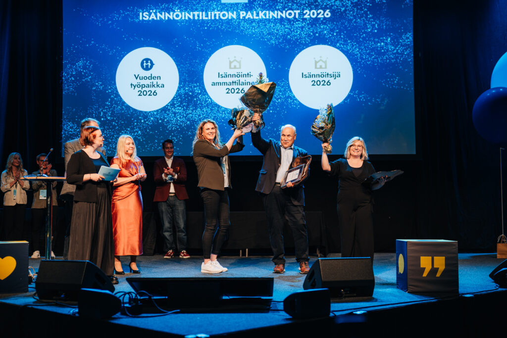 Isännöintiliiton palkintojenjako ja voittajat lavalla